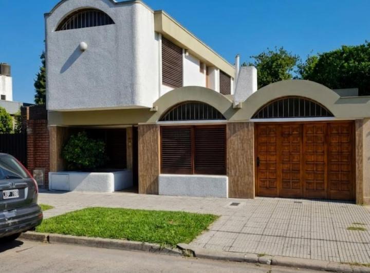 Casa · 110ha · 3 Ambientes · 1 Cochera