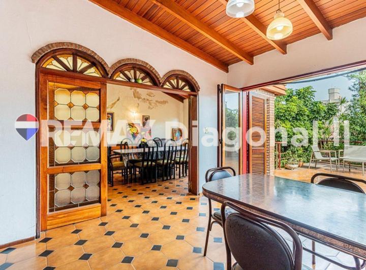 Casa · 360m² · 6 Ambientes