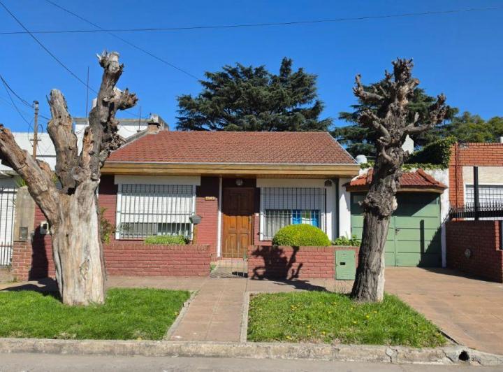 Casa · 110m² · 4 Ambientes · 2 Cocheras