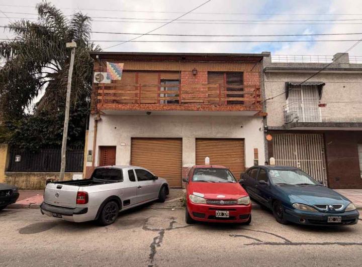 Casa · 252m² · 3 Ambientes · 5 Cocheras