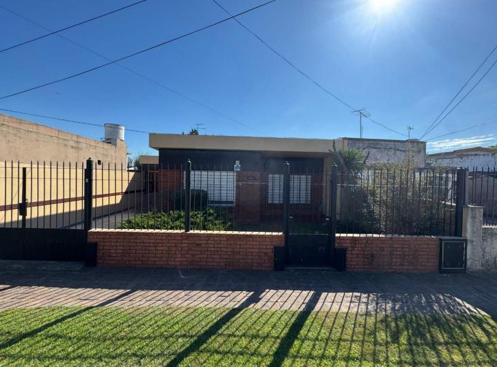 Casa · 121m² · 4 Ambientes · 1 Cochera