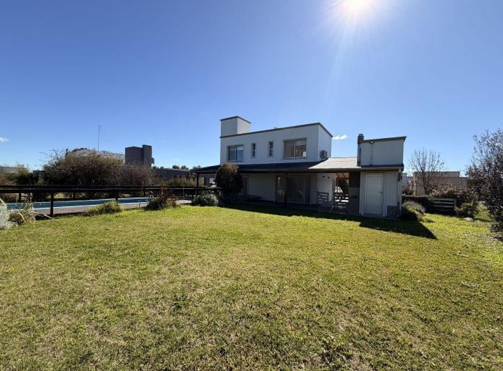 Casa · 223m² · 2 Cocheras