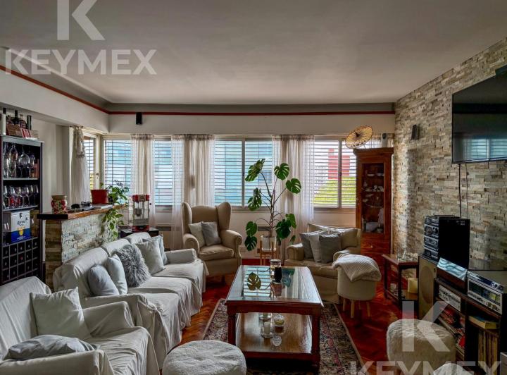 Casa · 193m² · 8 Ambientes · 1 Cochera