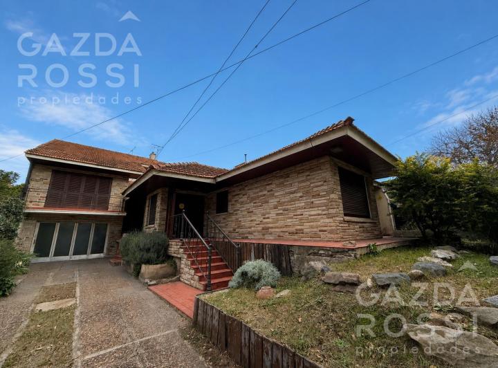 Casa · 348m² · 7 Ambientes · 2 Cocheras