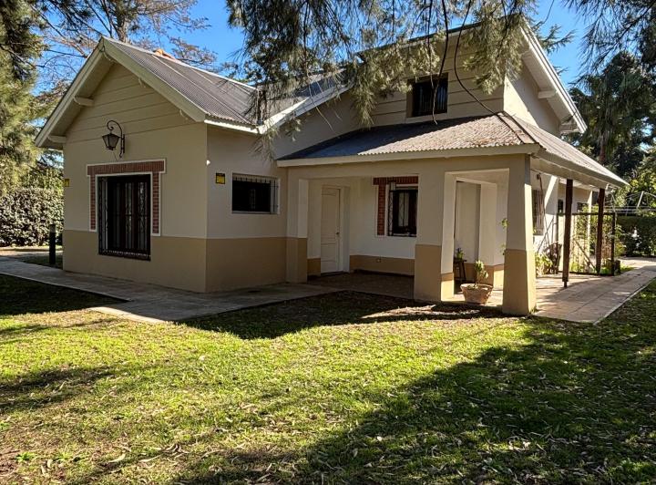 Casa · 205m² · 7 Ambientes · 1 Cochera
