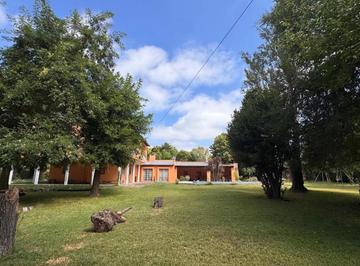 Casa · 350m² · 7 Ambientes · 1 Cochera