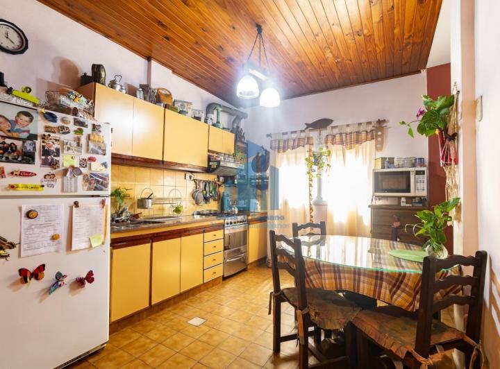 Casa · 195m² · 5 Ambientes · 2 Cocheras