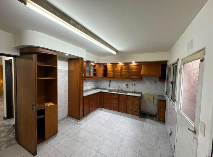 Casa · 220m² · 5 Ambientes · 1 Cochera