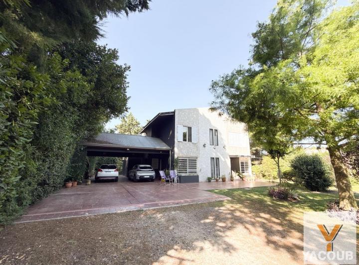 Casa · 250m² · 9 Ambientes · 2 Cocheras