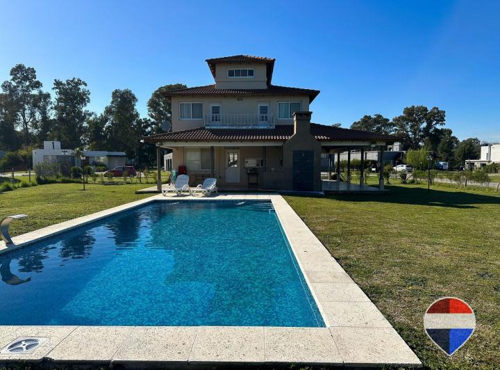 Casa · 170m² · 8 Ambientes · 5 Cocheras