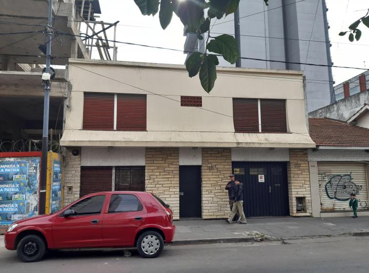 Casa · 1m² · 6 Ambientes · 1 Cochera