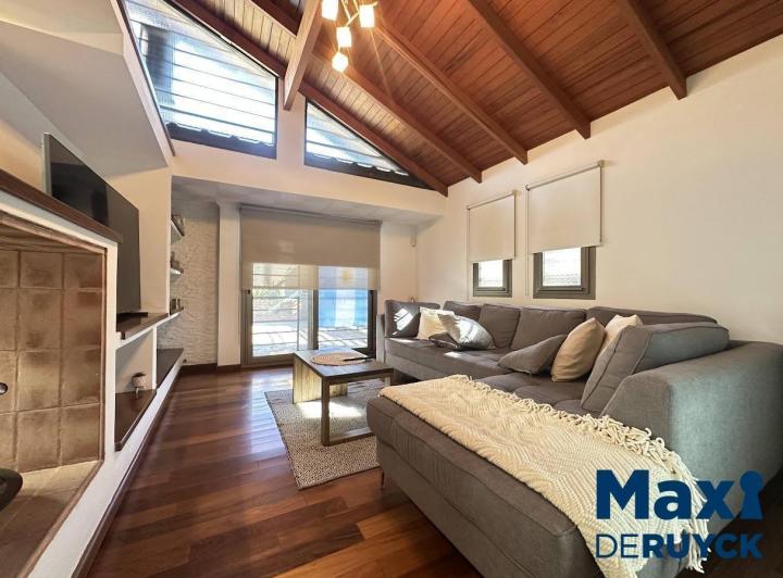 Casa · 250m² · 5 Ambientes · 2 Cocheras