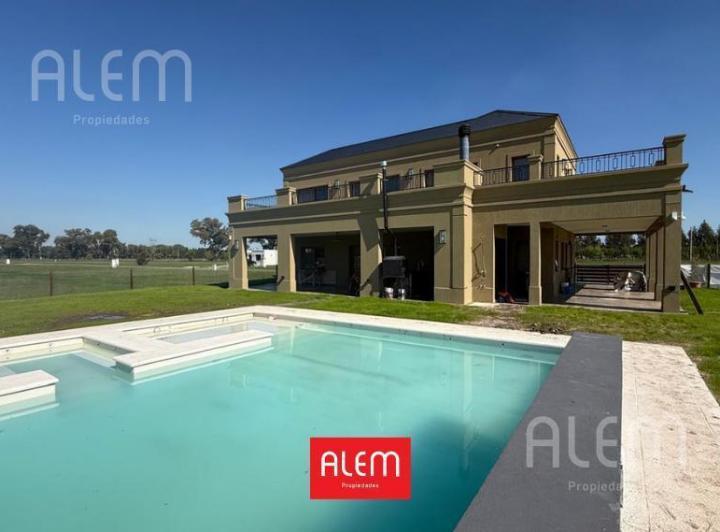 Casa · 320m² · 5 Ambientes · 1 Cochera