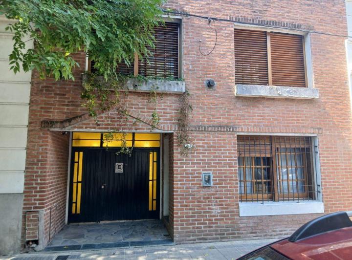 Casa · 200m² · 8 Ambientes · 1 Cochera