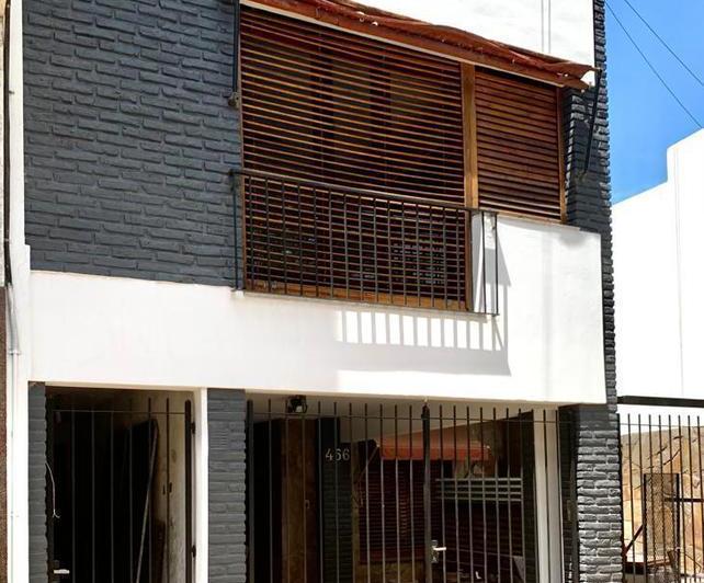 Casa · 210m² · 9 Ambientes · 2 Cocheras