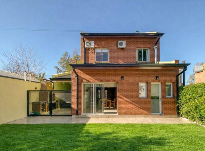 Casa · 209m² · 5 Ambientes · 3 Cocheras