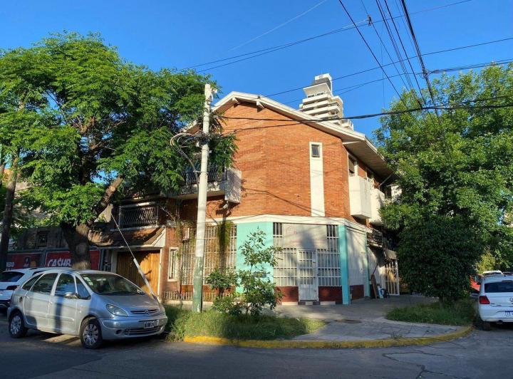 Casa · 117m² · 5 Ambientes · 2 Cocheras