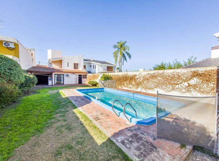 Casa · 310m² · 12 Ambientes · 4 Cocheras