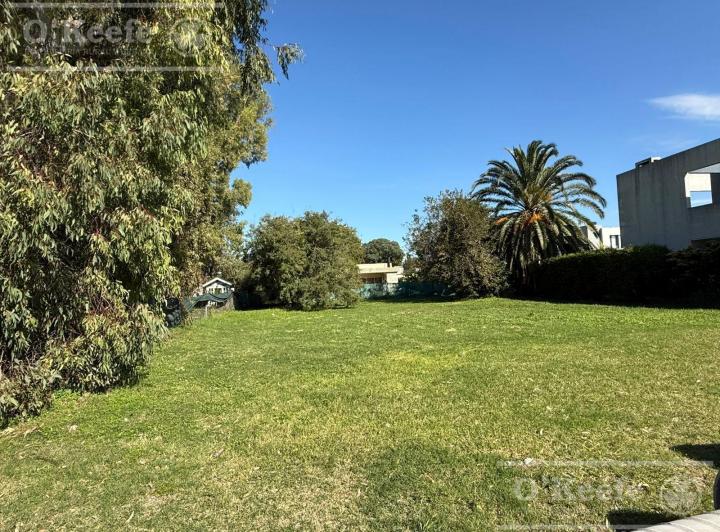 Terreno · 781m²