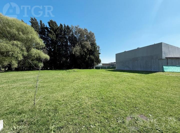 Terreno · 854m²