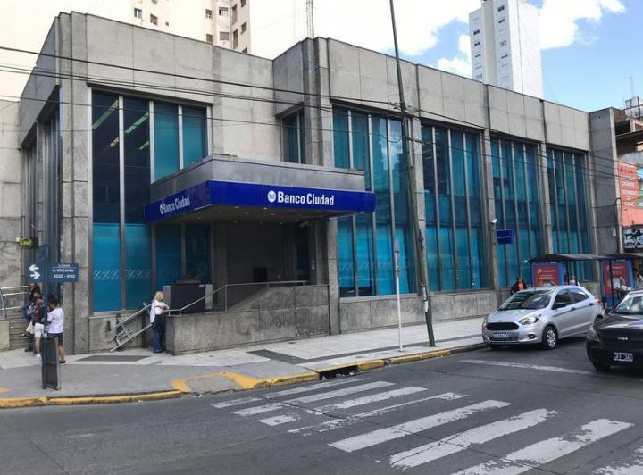 Local comercial · 669m²