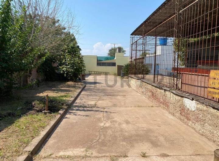Local comercial · 150m² · 2 Ambientes · 8 Cocheras