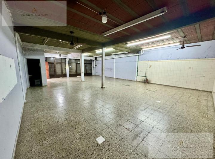 Local comercial · 242m² · 2 Ambientes