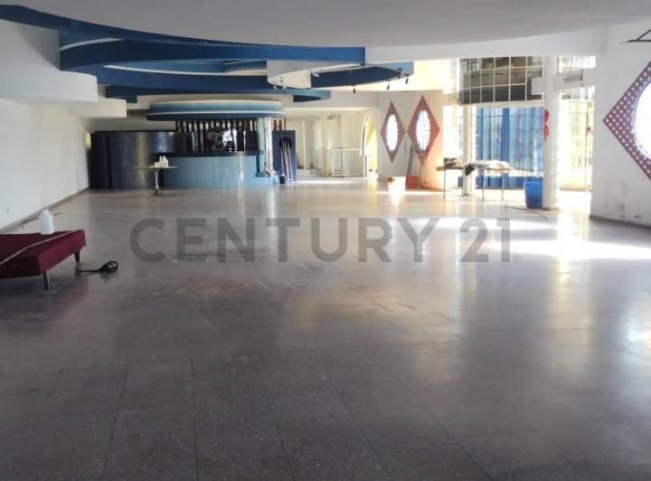 Local comercial · 950m²