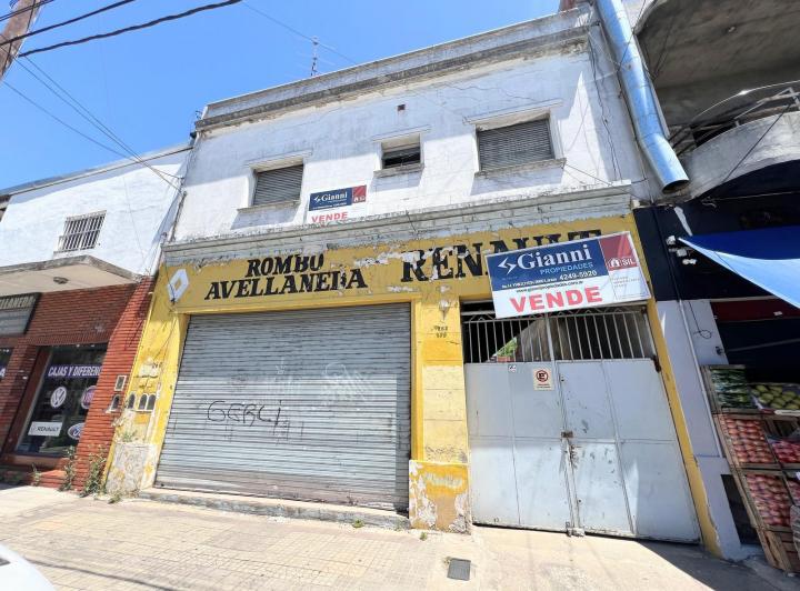 Local comercial · 216m² · 3 Ambientes · 1 Cochera
