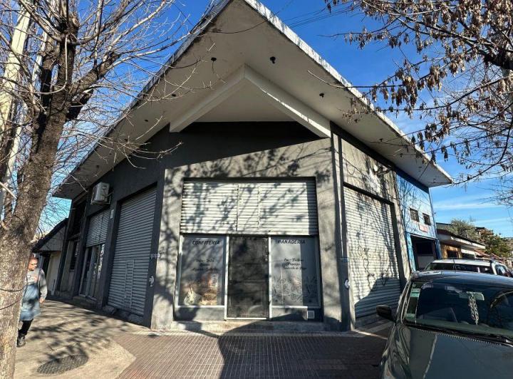 Local comercial · 180m² · 2 Ambientes