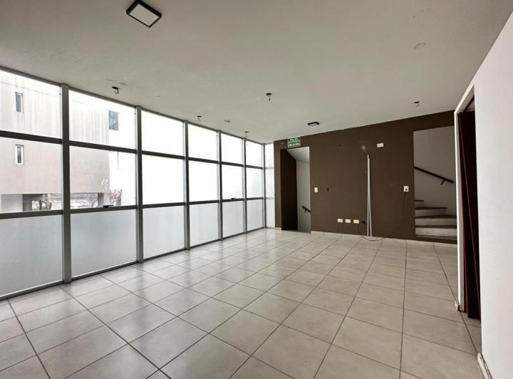 Local comercial · 124m² · 3 Ambientes · 1 Cochera