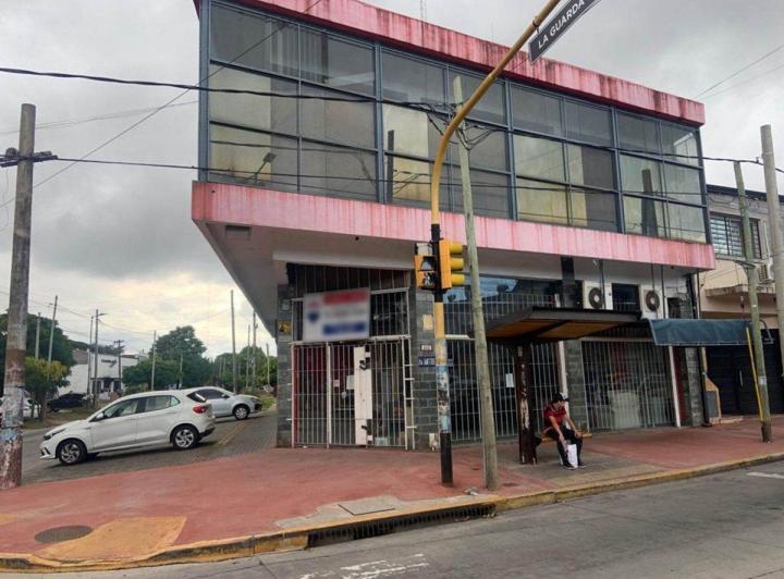 Local comercial · 740m²