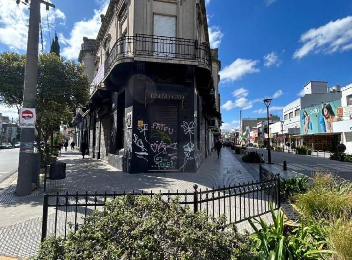 Local comercial · 256m²
