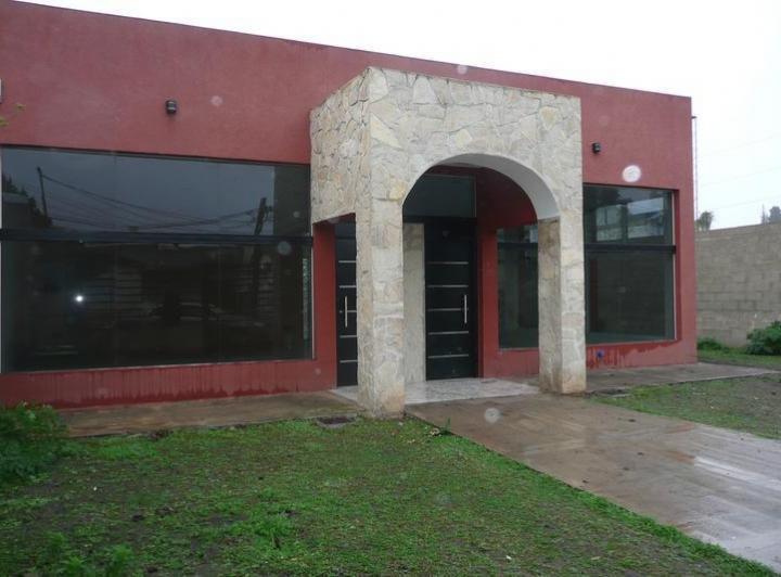 Local comercial · 120m² · 3 Ambientes · 10 Cocheras