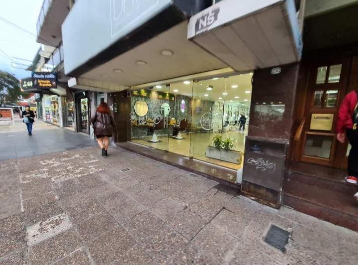 Local comercial · 225m²