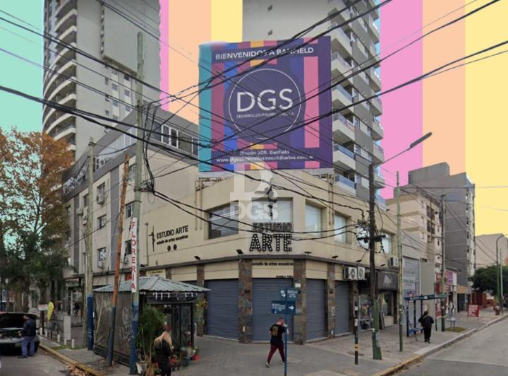 Local comercial · 210m²