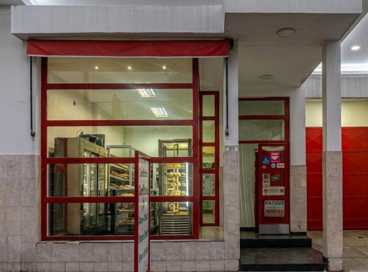 Local comercial · 176m² · 4 Cocheras
