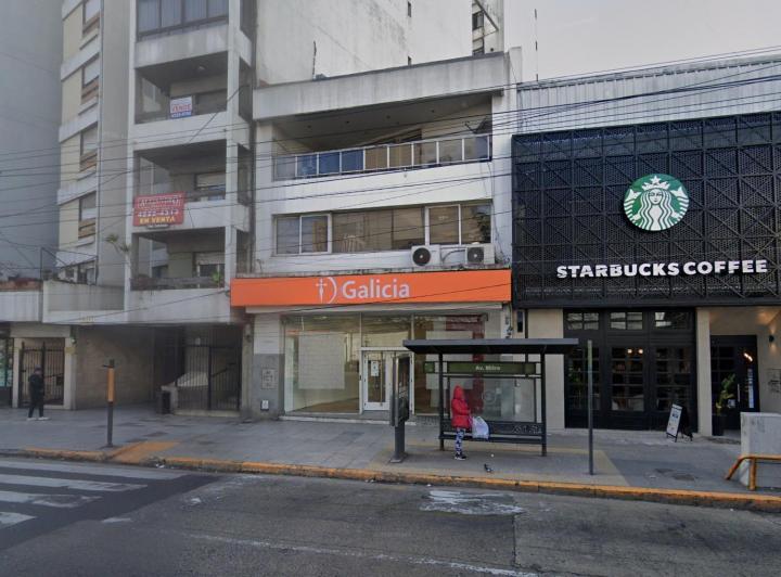 Local comercial · 695m²