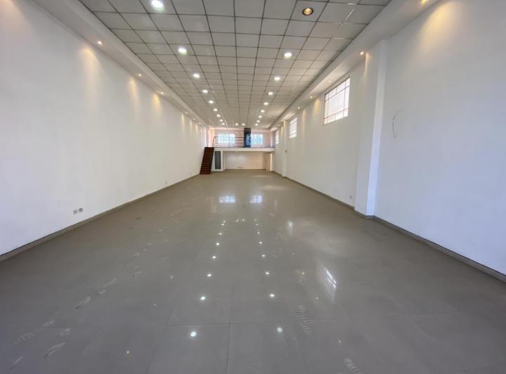Local comercial · 221m²