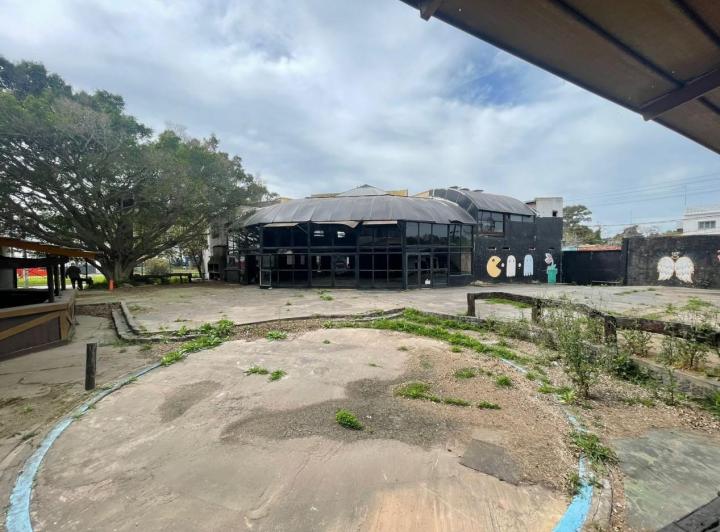 Local comercial · 600m²