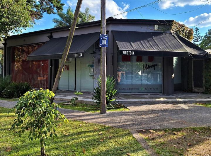 Local comercial · 900m² · 8 Ambientes · 2 Cocheras