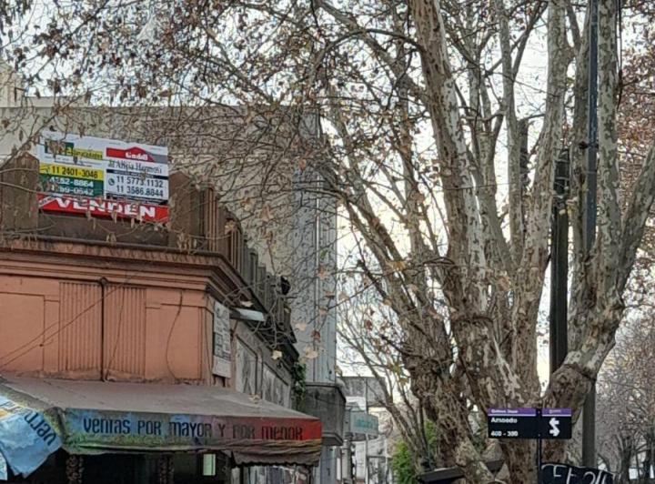 Local comercial · 321m² · 8 Ambientes · 1 Cochera