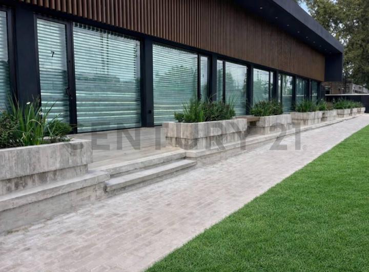Local comercial · 140m² · 2 Ambientes · 2 Cocheras