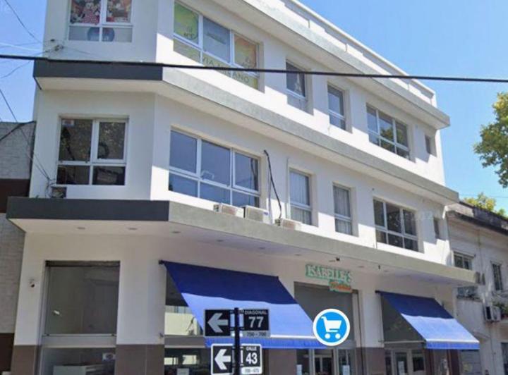 Local comercial · 180m² · 6 Ambientes