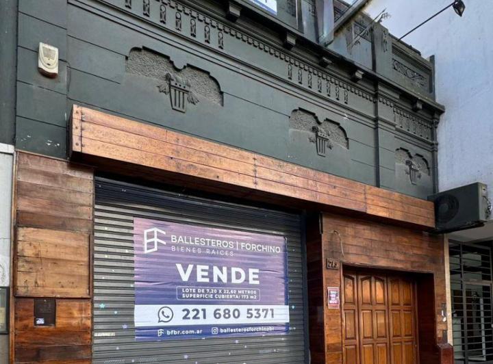 Local comercial · 180m² · 8 Ambientes · 1 Cochera