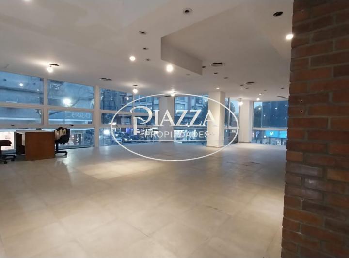 Local comercial · 215m² · 3 Ambientes