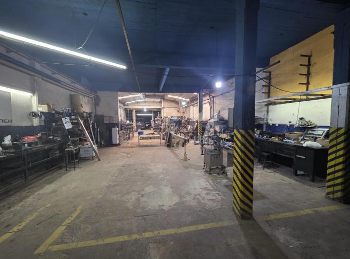 Local comercial · 700m²