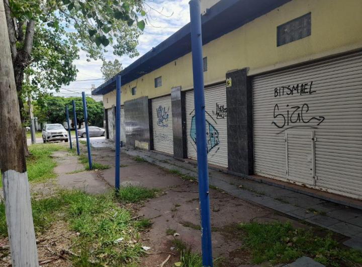 Local comercial · 180m²