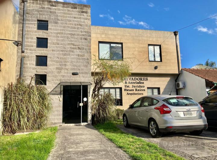 Local comercial · 210m²