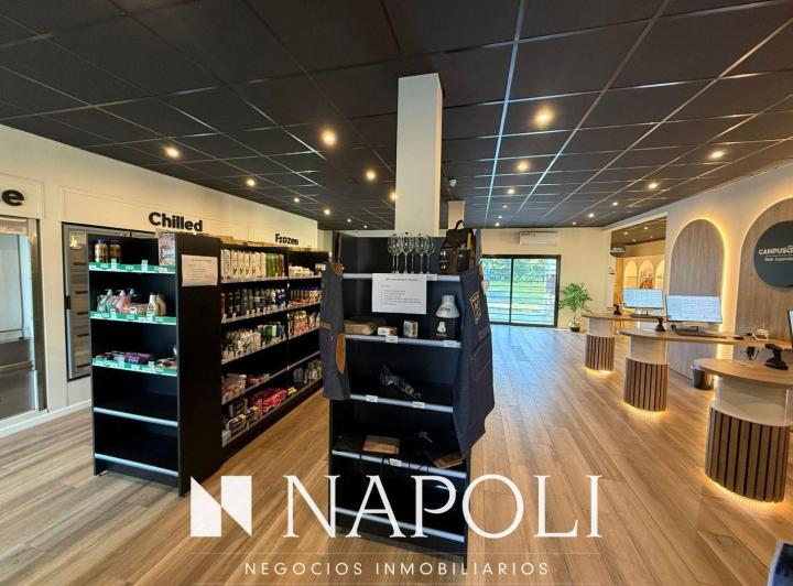 Local comercial · 220m²